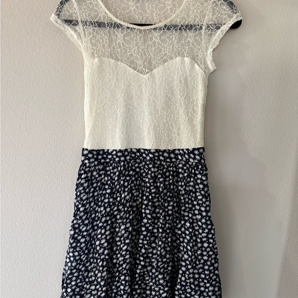 Kimchi Blue White Lace Top with Aqua Brand Tag